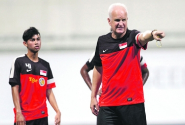 HLV Singapore không ngại đoàn quân trẻ Thái Lan